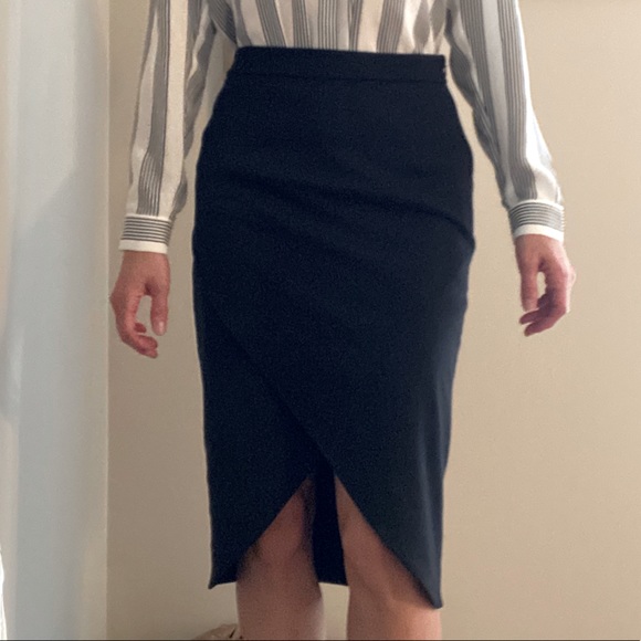 Banana Republic Dresses & Skirts - 🥰 Black tulip pencil skirt, black